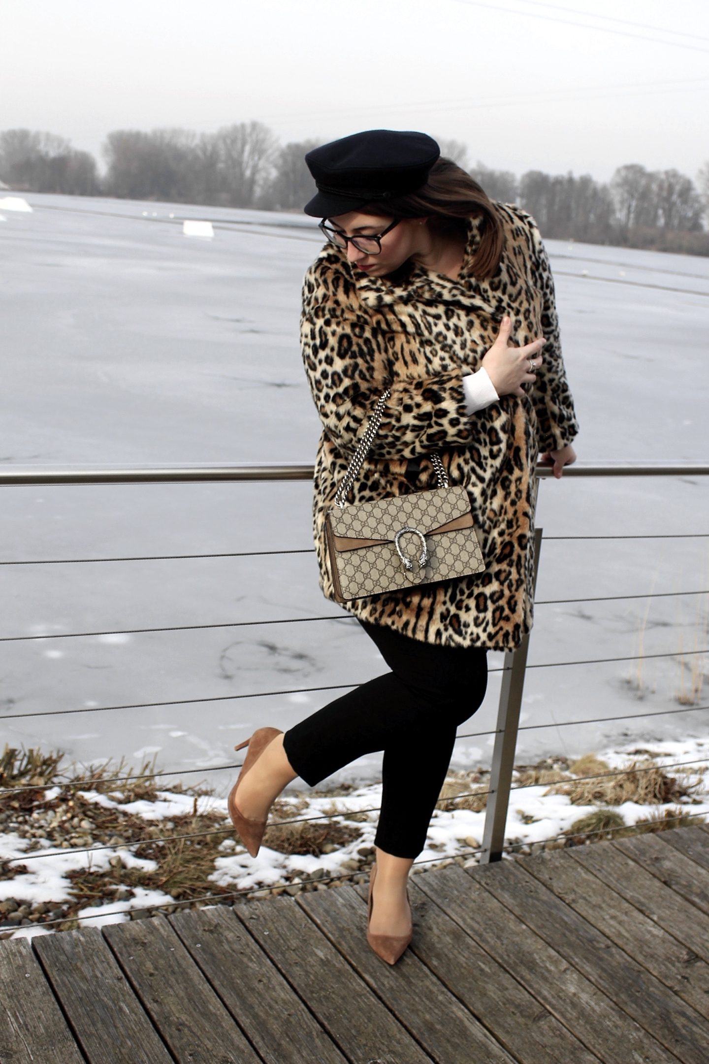 outfit-kombinieren-leo-mantel-fake-fur-mantel-animal-print-elbsegler-mütze-gucci-dionysus-céline-brille-slacks-business-outfit-munichblogger-fashionblogger-blogger-münchen-curvyblogger-misssuzieloves-heidebach-hm-leomantel