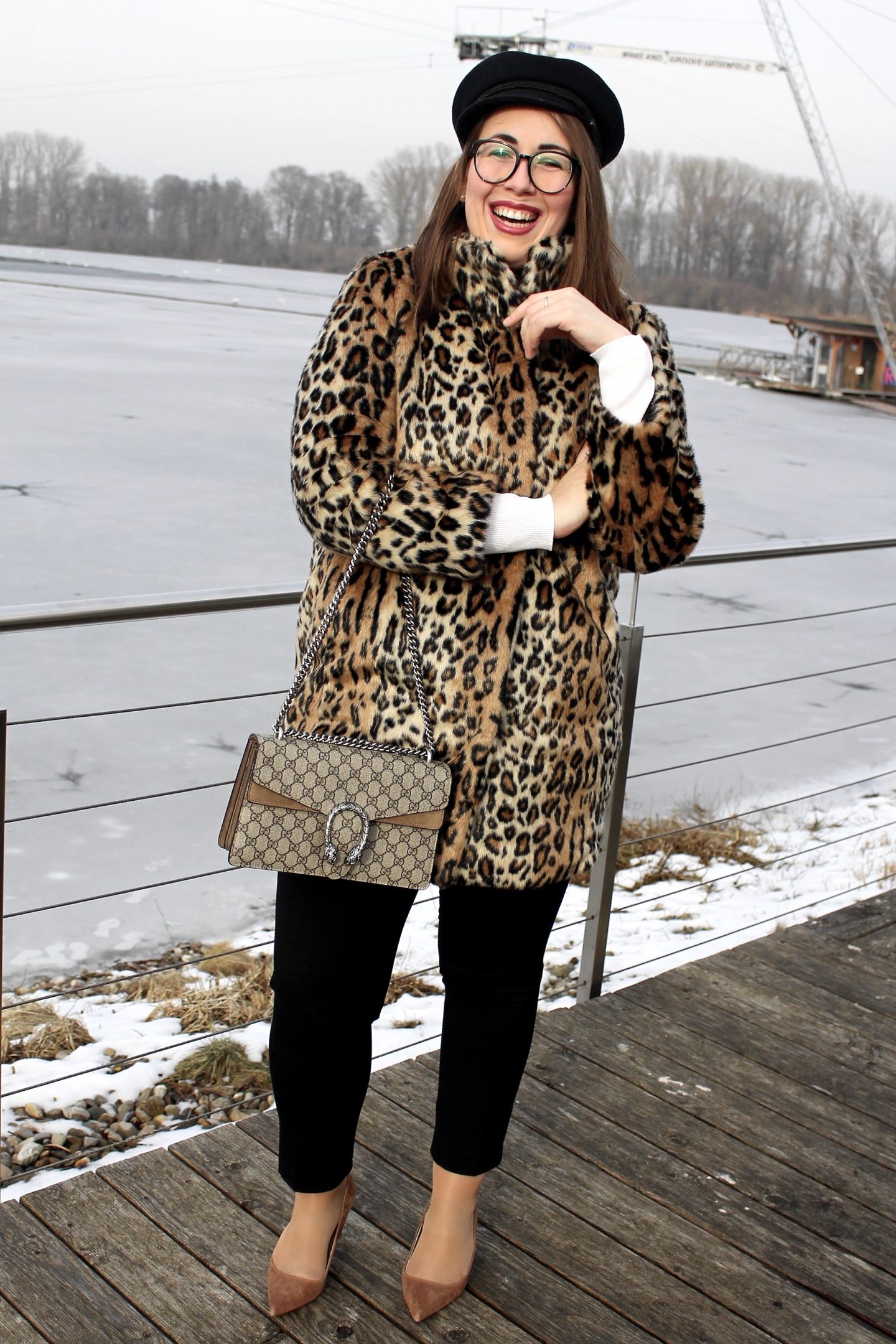 outfit-kombinieren-leo-mantel-fake-fur-mantel-animal-print-elbsegler-mütze-gucci-dionysus-céline-brille-slacks-business-outfit-munichblogger-fashionblogger-blogger-münchen-curvyblogger-misssuzieloves-heidebach-hm-leomantel