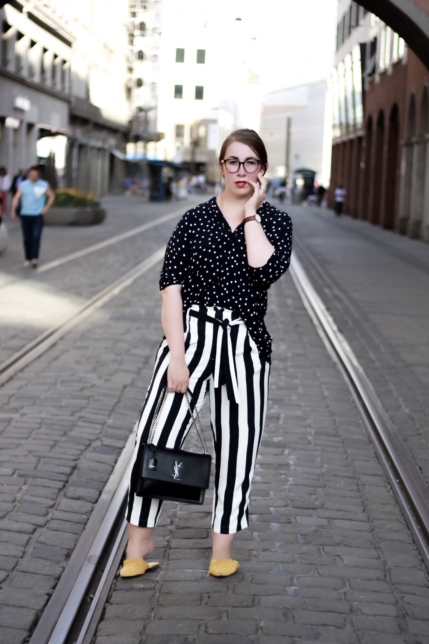 Outfit-Mustermix-Polka-Dots-Streifen-YSL-Saint-Laurent-Sunset-Miss-Suzie-Loves-Susanne-Heidebach-München-Lodenfrey-Fashionblogger-Bayerischer-Hof-München