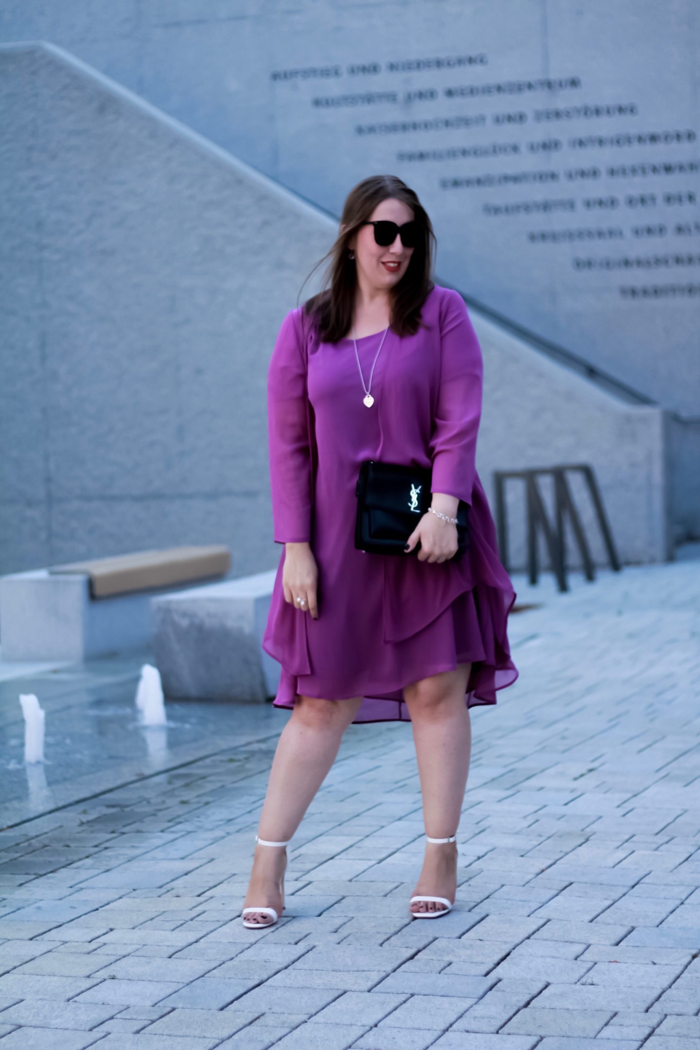 Miss-Suzie-Loves-Susanne-Heidebach-Radiant-Orchid-Zweiteiler-Yoek-YSL-Sunset-Hochzeitsgast-Outfit-Curvyblogger_Plussizeblogger