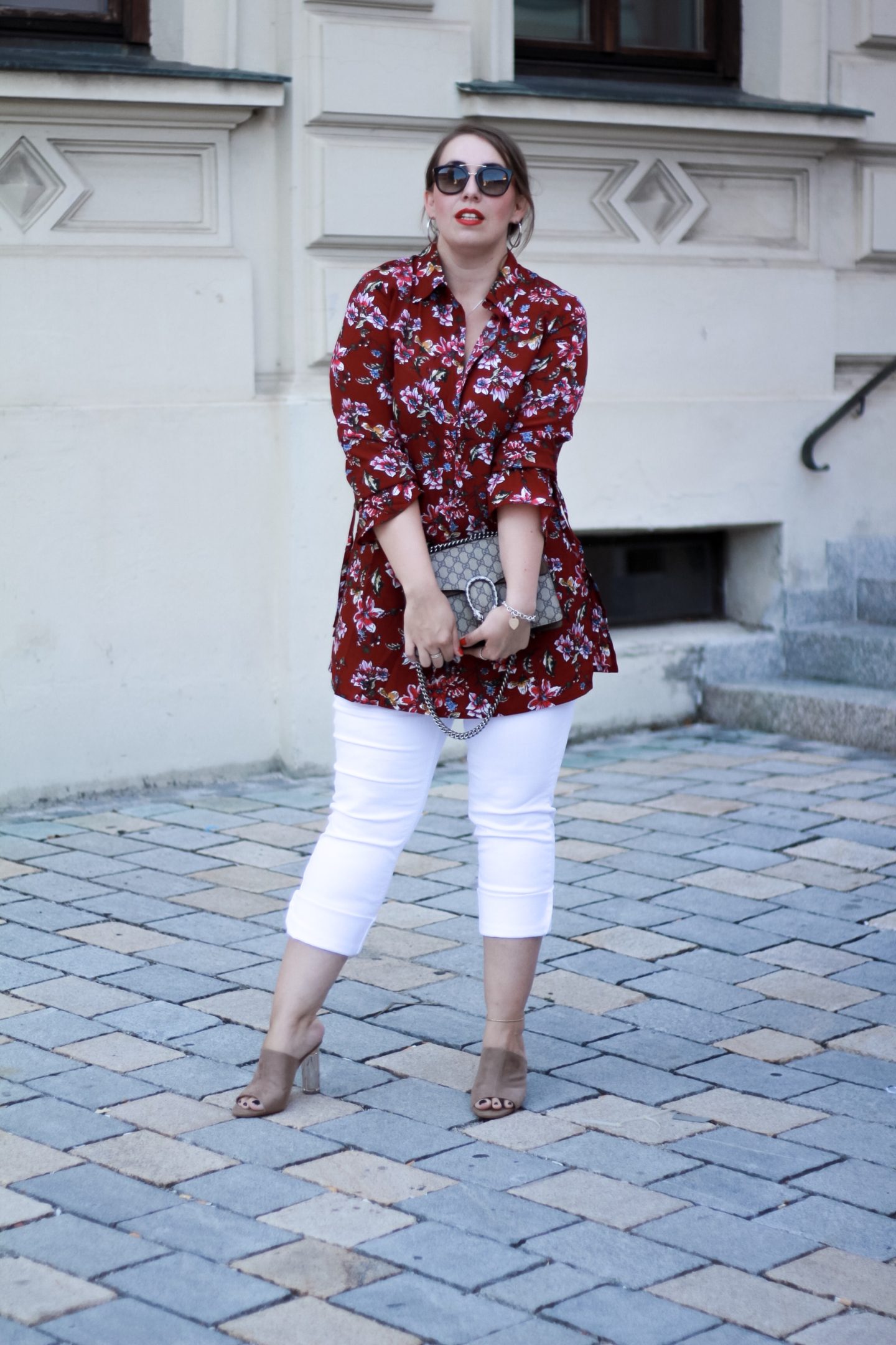 Miss-Suzie-Loves-Sheego-Kleid-Pantone-Red-Pear-Bordeauxrot-Susanne-Heidebach-Fashionblogger-Curvy-Blogger-Trenchcoat