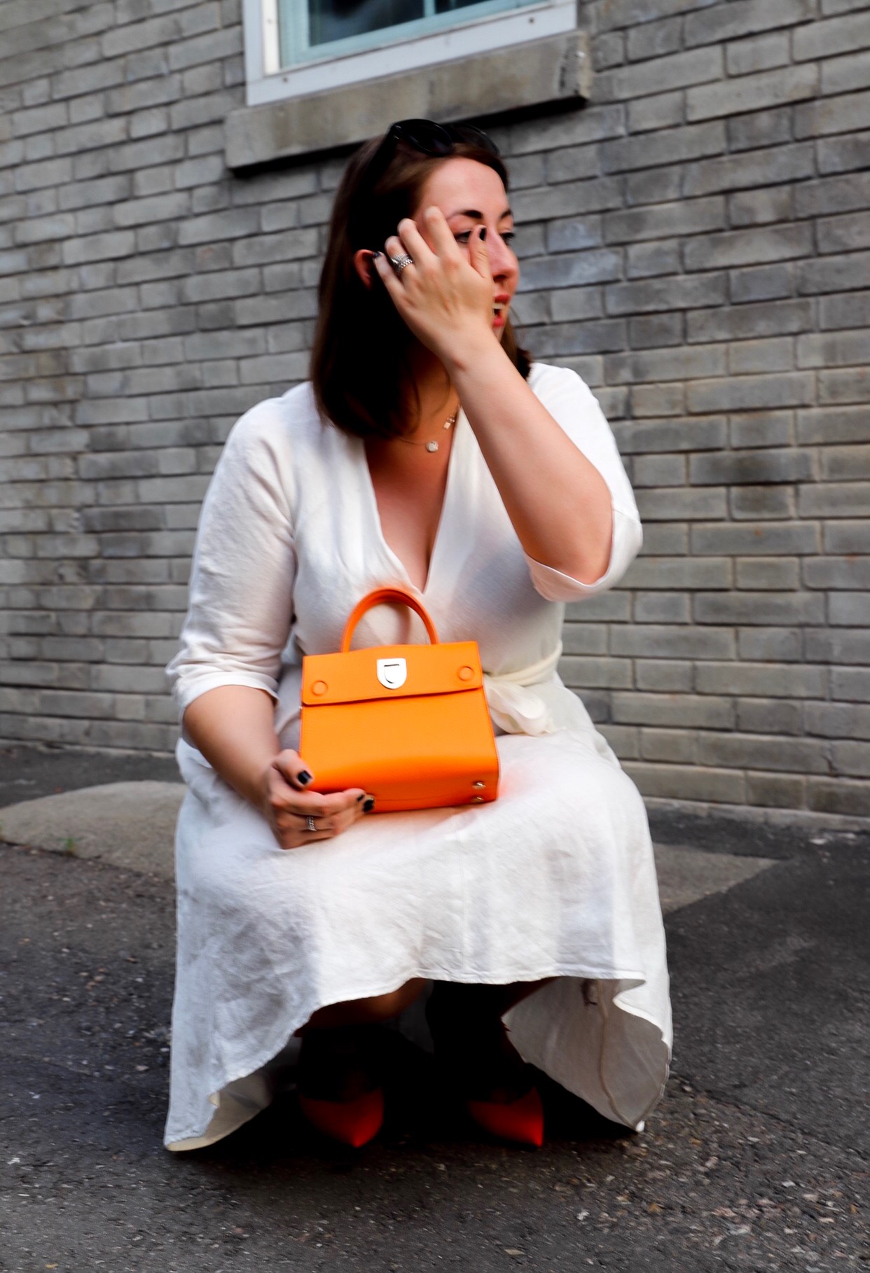 Weißes-Leinenkleid-Leinen-kombinieren-Dior-Ever-Diorever-Orange-Susanne-Heidebach-Miss-Suzie-Loves-Curvyblogger