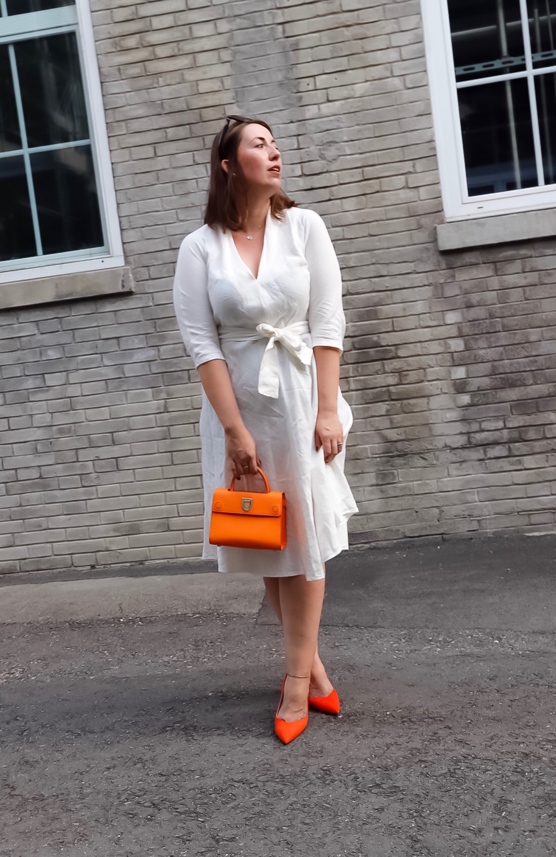 Weißes-Leinenkleid-Leinen-kombinieren-Dior-Ever-Diorever-Orange-Susanne-Heidebach-Miss-Suzie-Loves-Curvyblogger-4