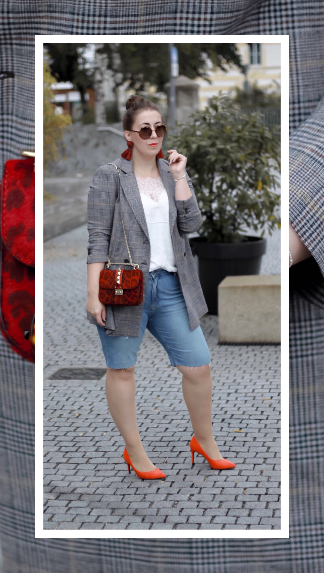 Karierter-Blazer-Valentino-Rockstud-Ponyfell-Jeans-Bermudas-Pumps-MIss-Suzie-Loves-Susanne-Heidebach-Fashionblogger