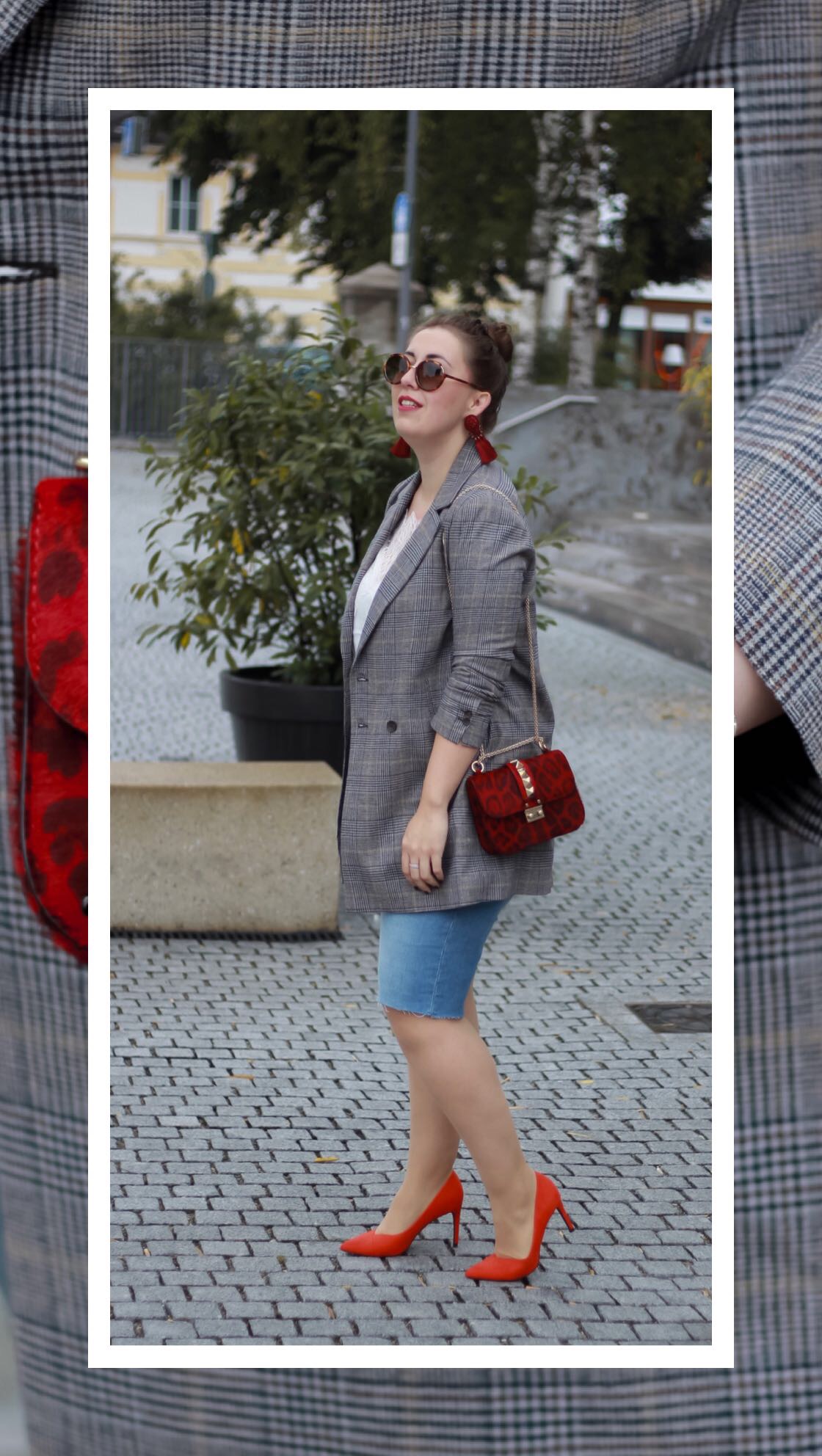 Karierter-Blazer-Valentino-Rockstud-Ponyfell-Jeans-Bermudas-Pumps-MIss-Suzie-Loves-Susanne-Heidebach-Fashionblogger