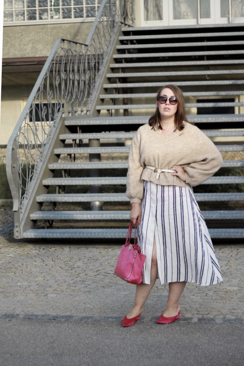 Midikleid-im-Herbst-kombinieren-Miss-Suzie-Loves-Susanne-Heidebach-Kleid-kombinieren-Outfit-Inspiration-Valentino-Shopper-Fashionblogger-Deutschland