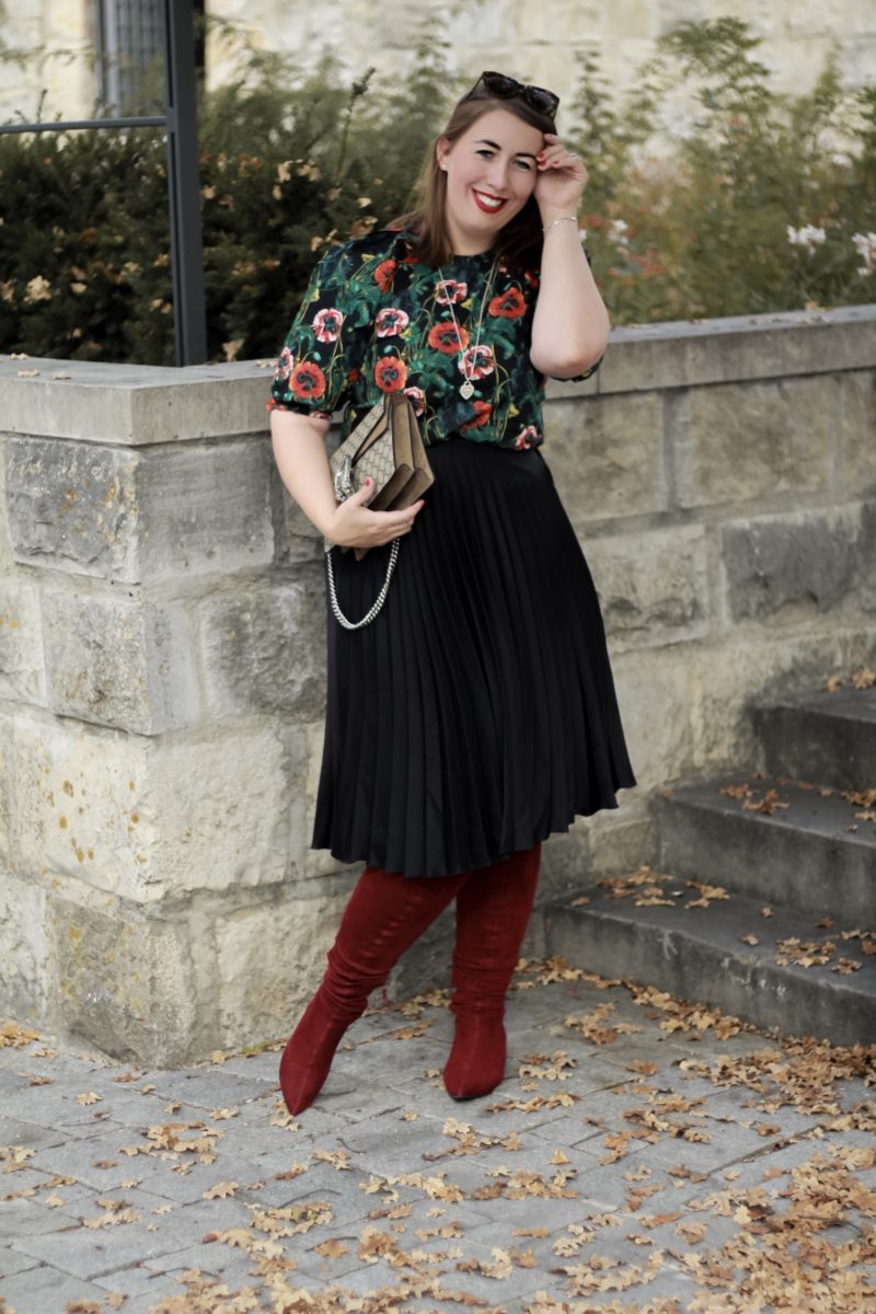 Herbstblumen-Ueber-die-kleinen-Dinge-im-Leben-Miss-Suzie-Loves-Susanne-Heidebach-Herbstoutfit-Herbstlook-Gucci-Dionysus-Mohnblumen-Curvyblogger