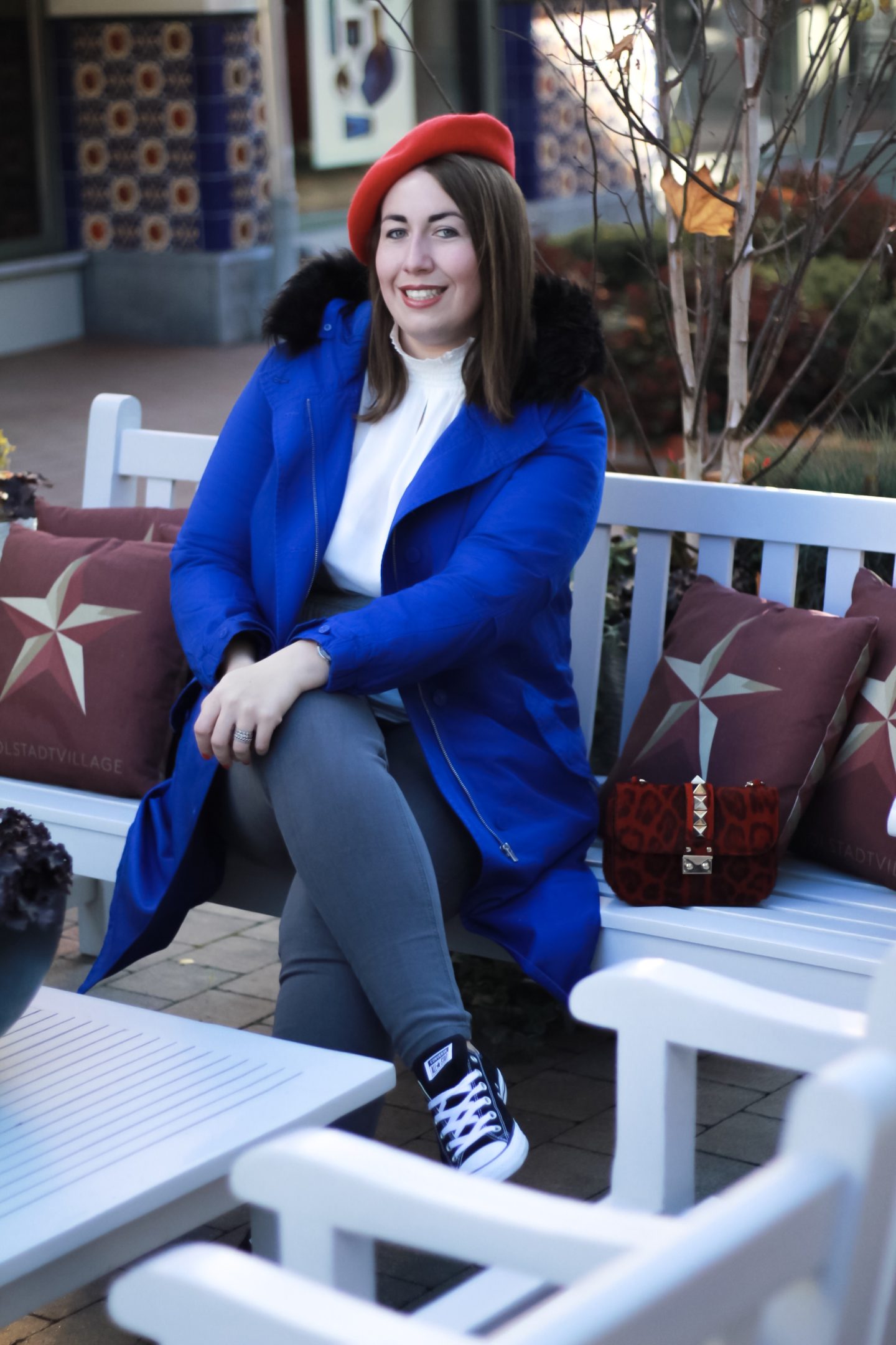 Susanne-Heidebach-Miss-Suzie-Loves-Weihnachtsmarkt-Besuch-Outdoor-Parka-Curvyfashion-Sheego-Baskenmuetze