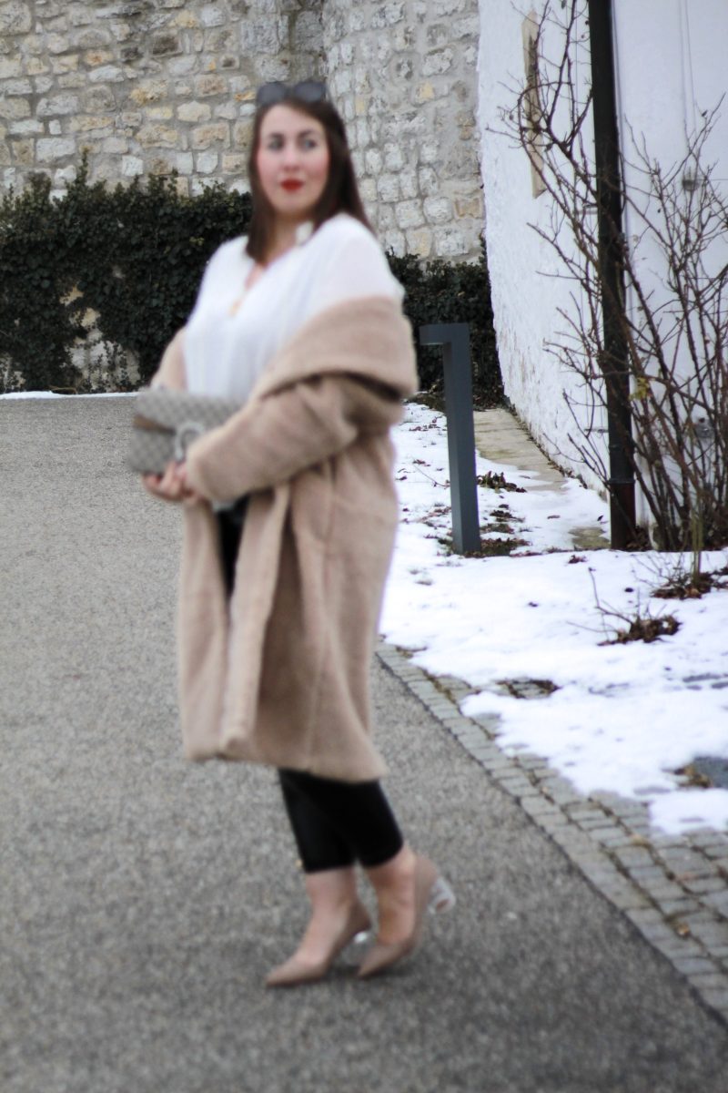 Streetstyle-Trend-Slumping-Teddycoat-Miss-Suzie-Loves-Gucci-Dionysus-Susanne-Heidebach