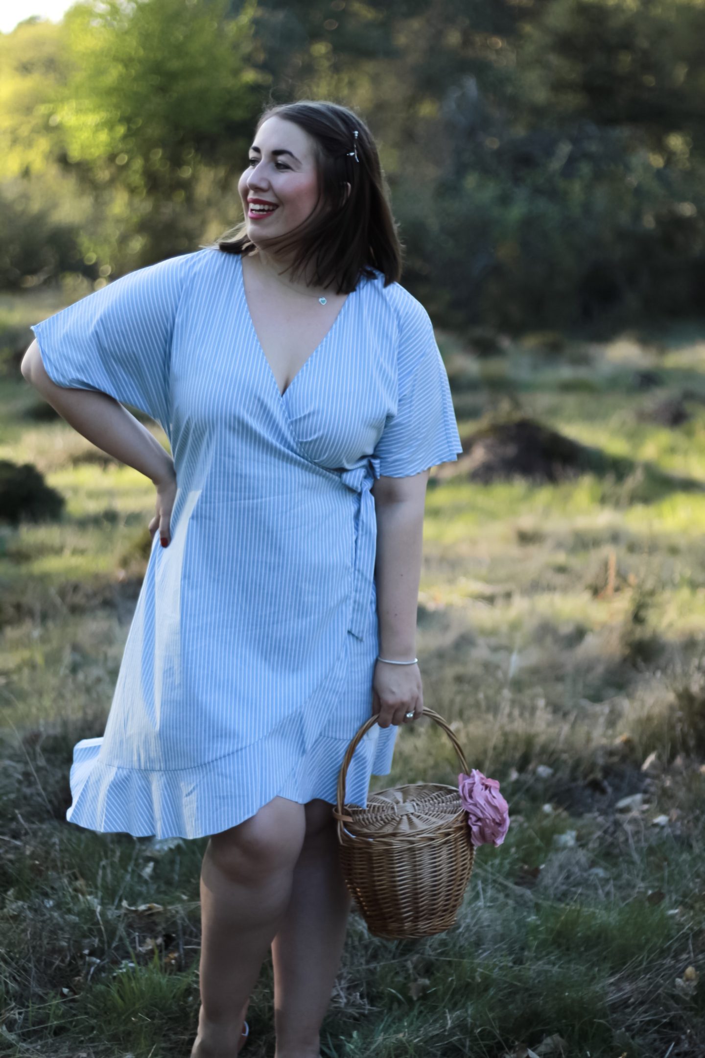 Susanne-Heidebach-Miss-Suzie-Loves-Sheego-Miyabi-Kawai-Wickelkleid-Nachmittagskleid-Blau-R&uuml;schen-Curvy-Plus-Size-Blogger-A-Typ-Maxikleid-Abendkleid-Rot-Pink