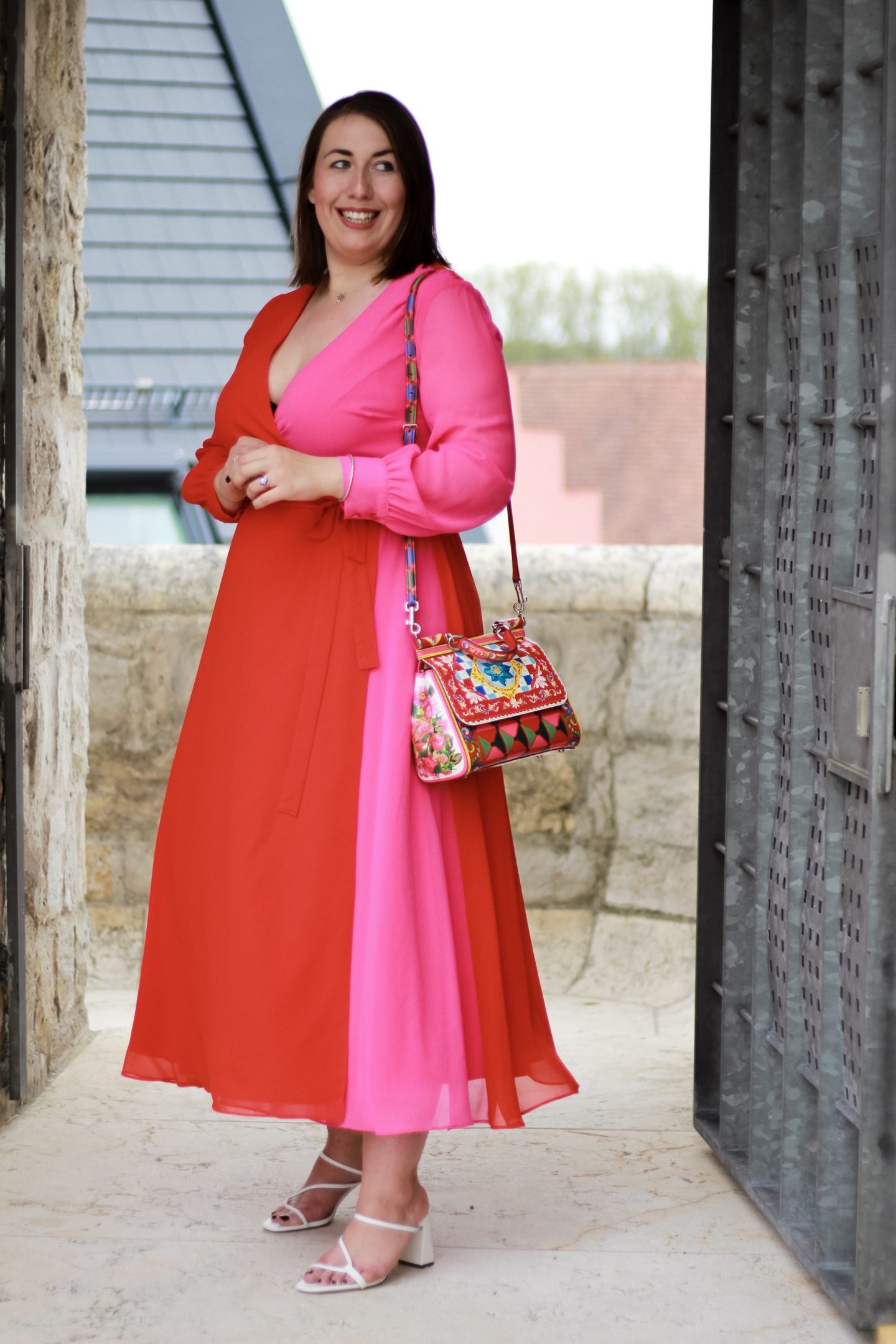 Susanne-Heidebach-Miss-Suzie-Loves-Sheego-Miyabi-Kawai-Wickelkleid-Nachmittagskleid-Blau-R&uuml;schen-Curvy-Plus-Size-Blogger-A-Typ-Maxikleid-Abendkleid-Rot-Pink