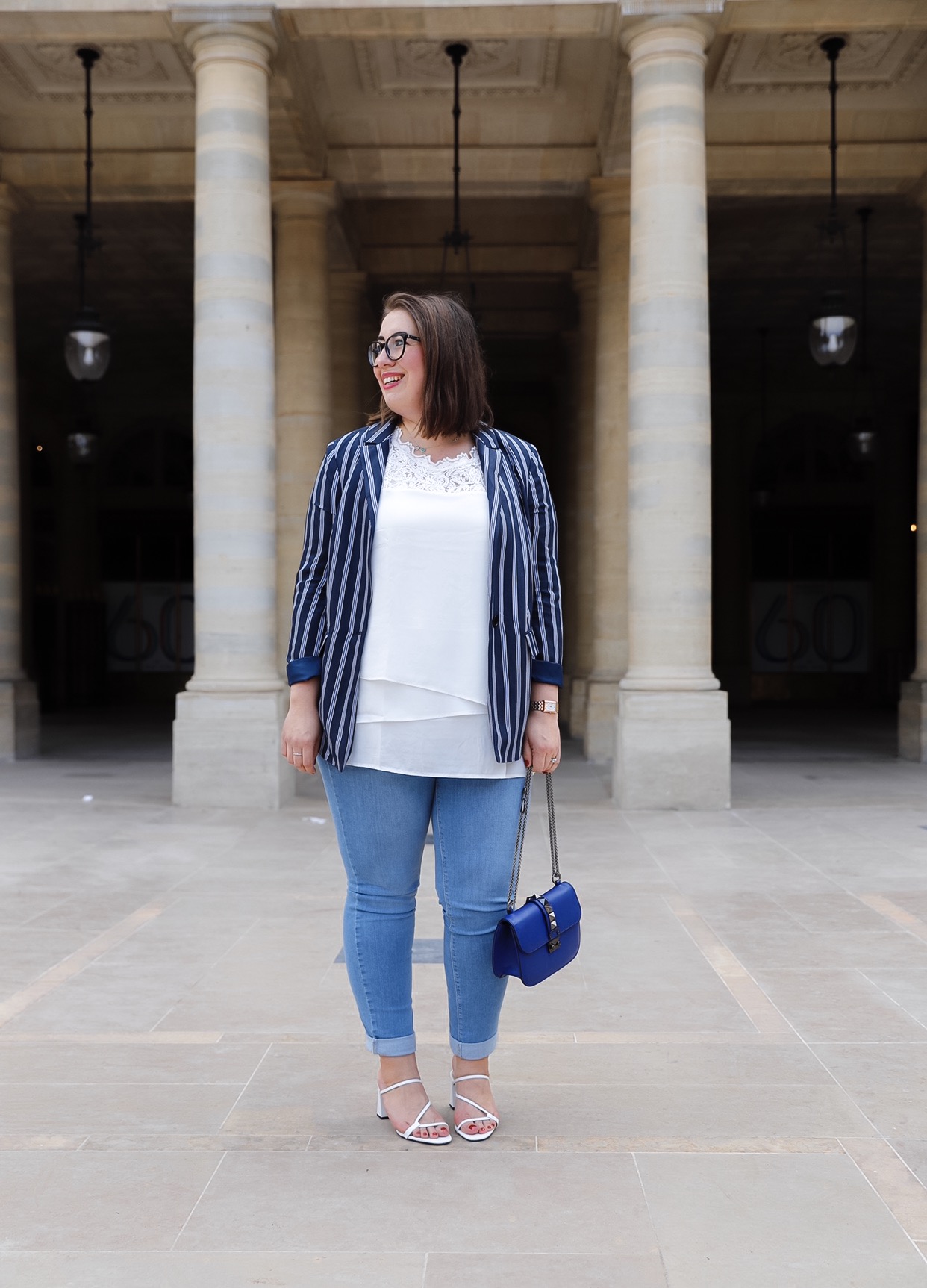 Samoon-Streifen-Blazer-kombineren-Palais-Royal-Paris-Fotoshooting-Sommerlook-Jeans-Miss-Suzie-Loves-Susanne-Heidebach