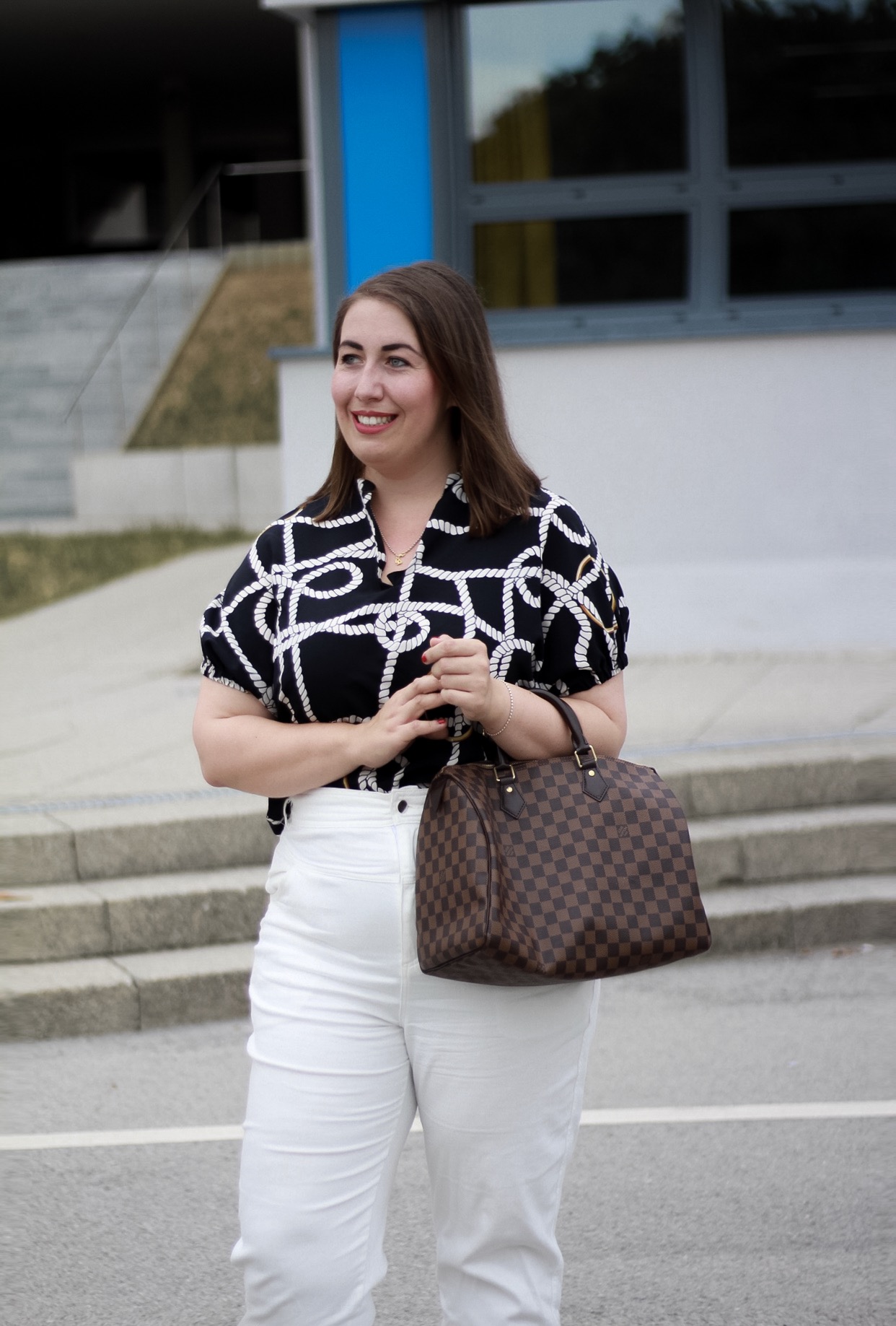 Office-Outfit-Maritim-Business-Miss-Suzie-Loves-Susanne-Heidebach-Scarfprint-Shirt