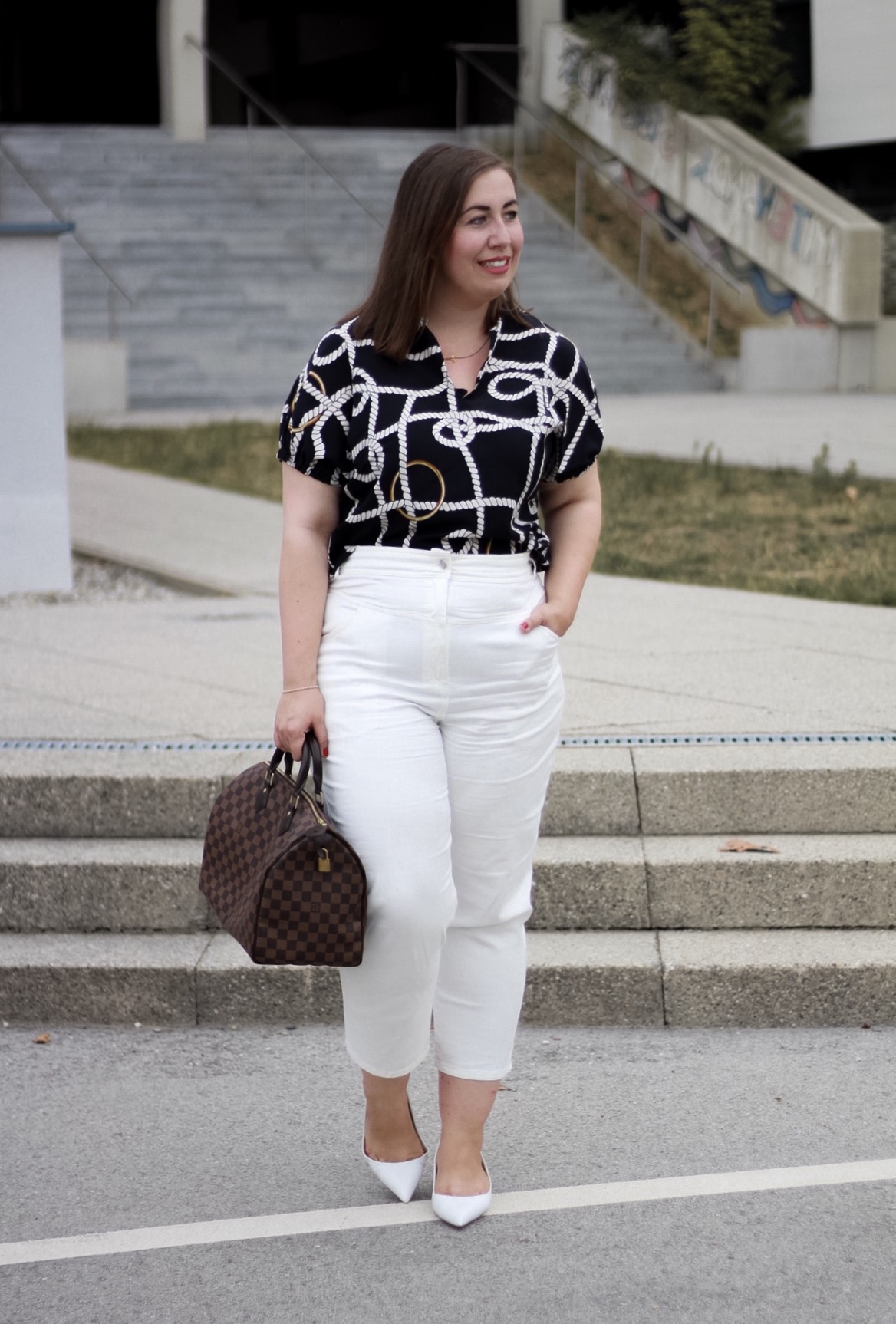 Office-Outfit-Maritim-Business-Miss-Suzie-Loves-Susanne-Heidebach-Scarfprint-Shirt