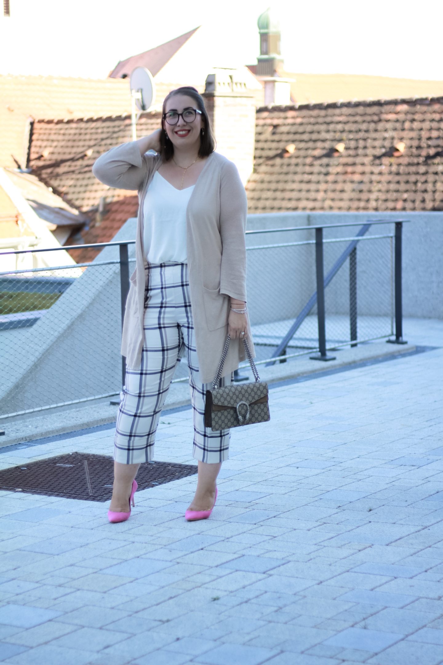 Fensterkaro-Karo-Muster-Herbst-Outfit-Creme-Beige-Miss-Suzie-Loves-Susanne-Heidebach